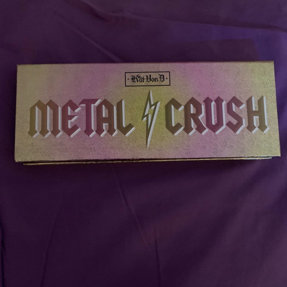 Kat Von D Metal Crush Extreme Highlighter Palette